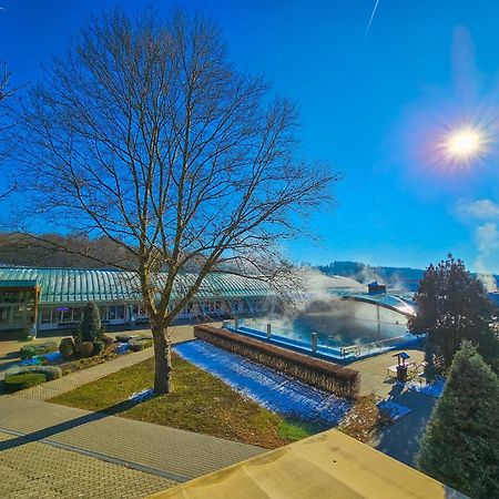Apartamento Harmonia Vendeghaz 100 Meterre Az Igali Gyogyfuerdotol Exterior foto
