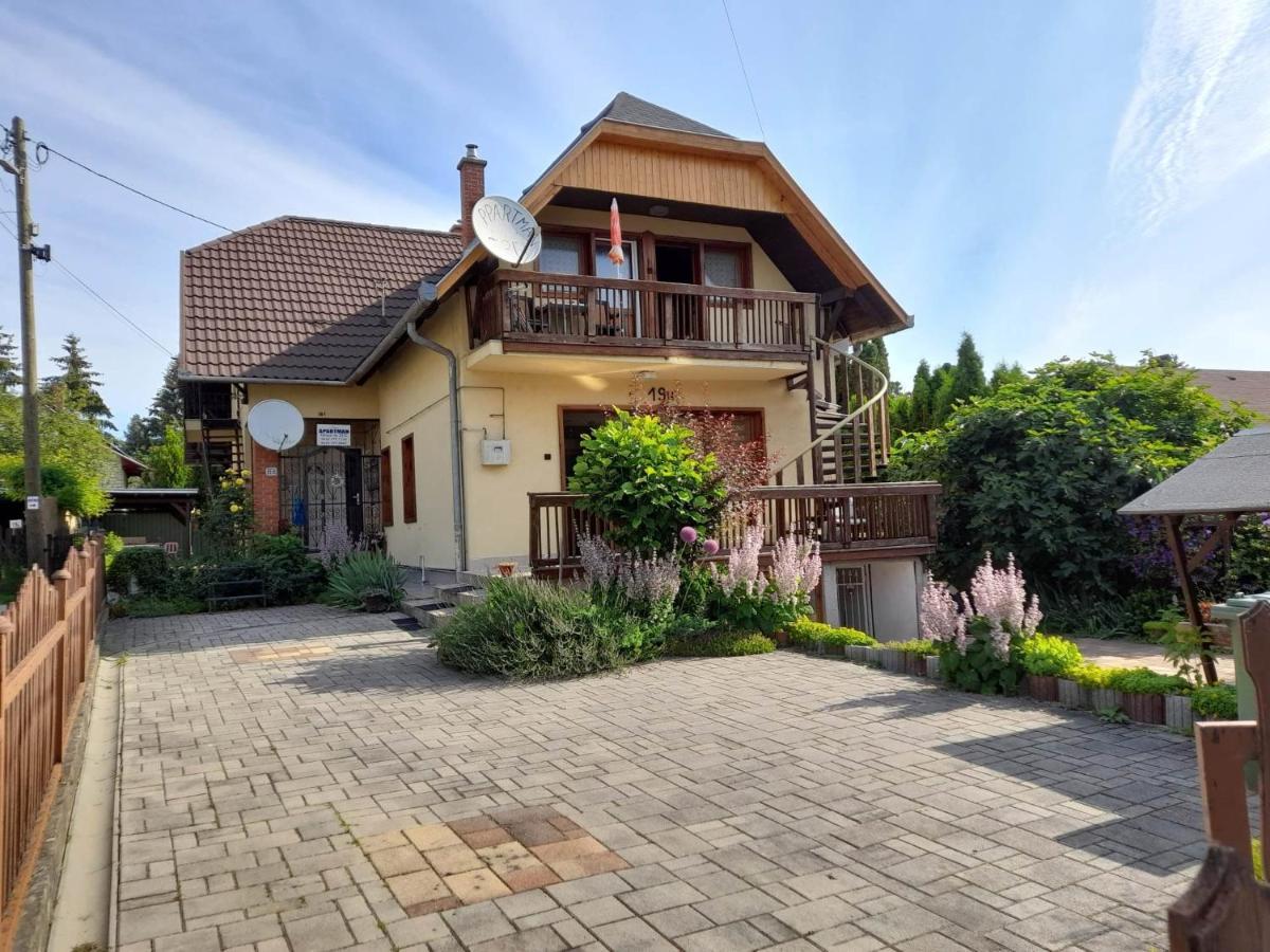 Apartamento Harmonia Vendeghaz 100 Meterre Az Igali Gyogyfuerdotol Exterior foto