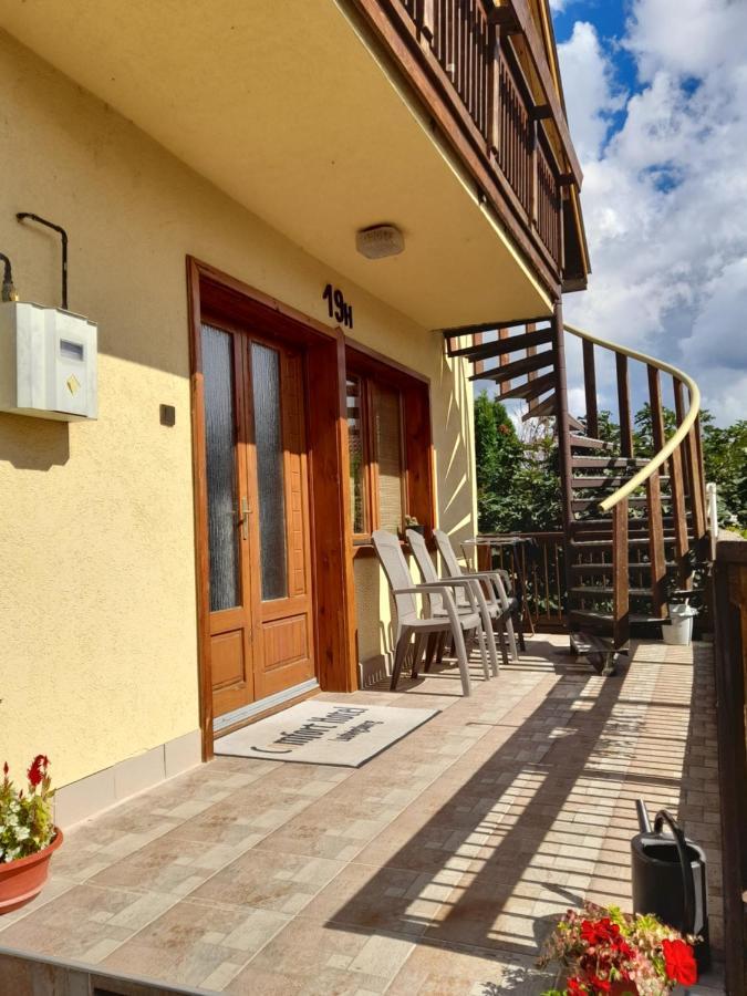Apartamento Harmonia Vendeghaz 100 Meterre Az Igali Gyogyfuerdotol Exterior foto