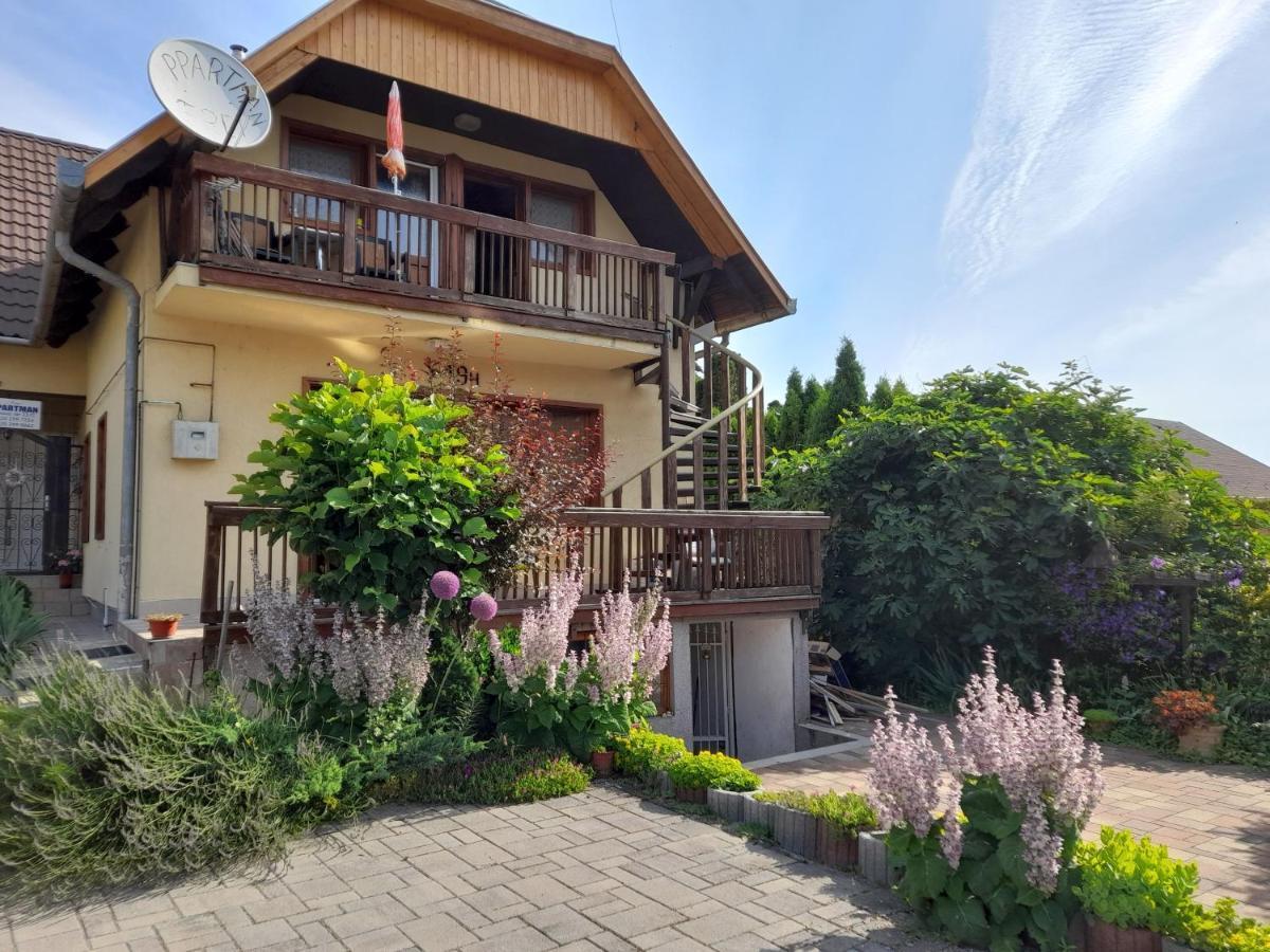 Apartamento Harmonia Vendeghaz 100 Meterre Az Igali Gyogyfuerdotol Exterior foto