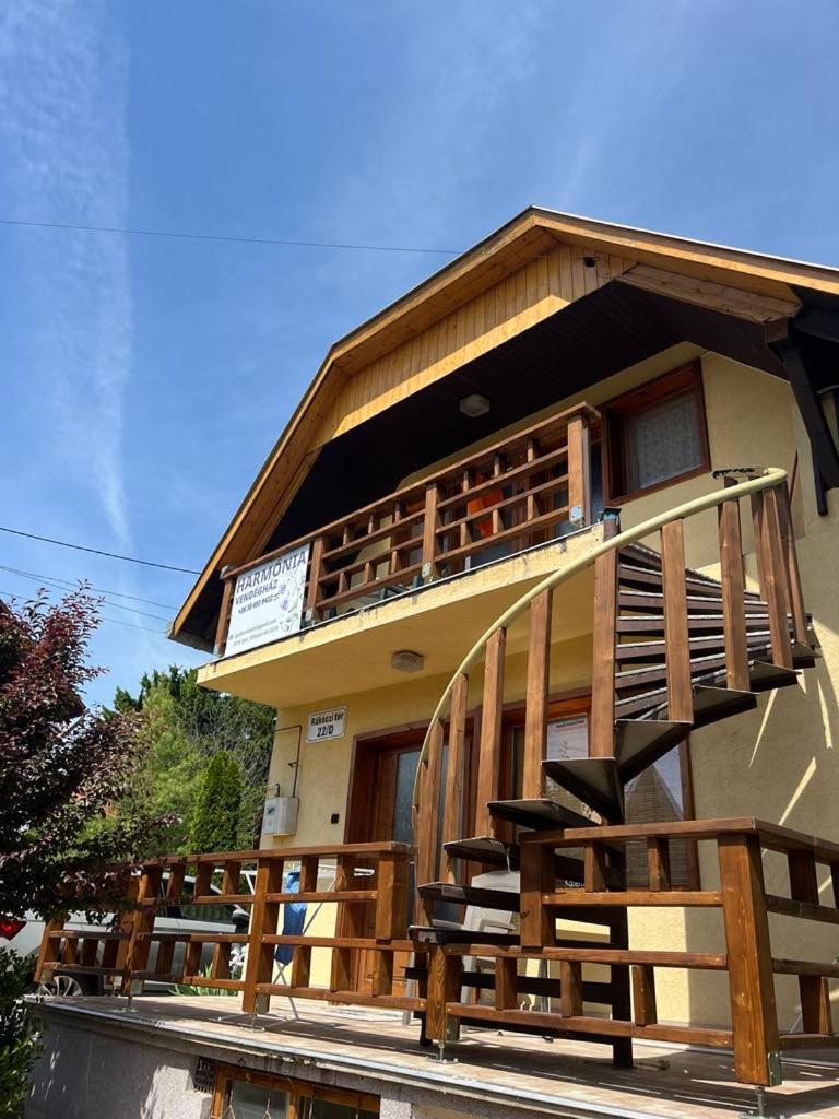 Apartamento Harmonia Vendeghaz 100 Meterre Az Igali Gyogyfuerdotol Exterior foto